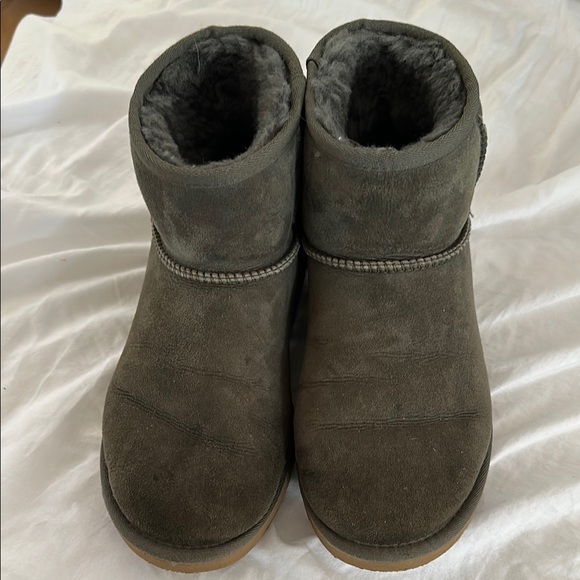 Cozy Green Ugg Suede Boots - Picture 3 of 5